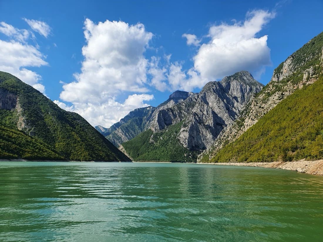 lake-komani